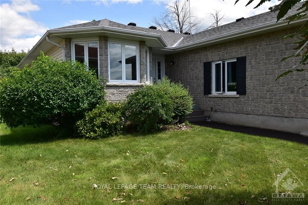 5528 MEADOWBROOK Drive photo 2