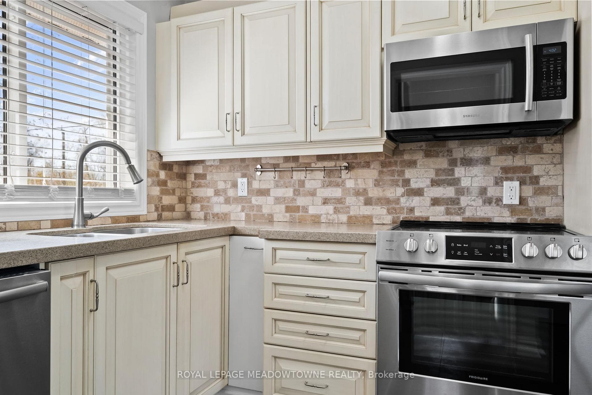 176 Longfield Road Unit Upper photo 10