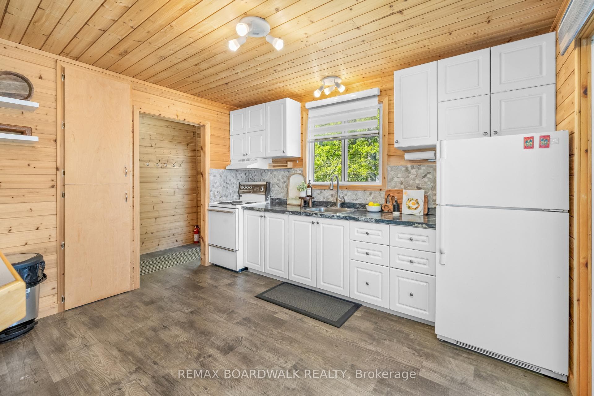 339 Leavoy Lane photo 9