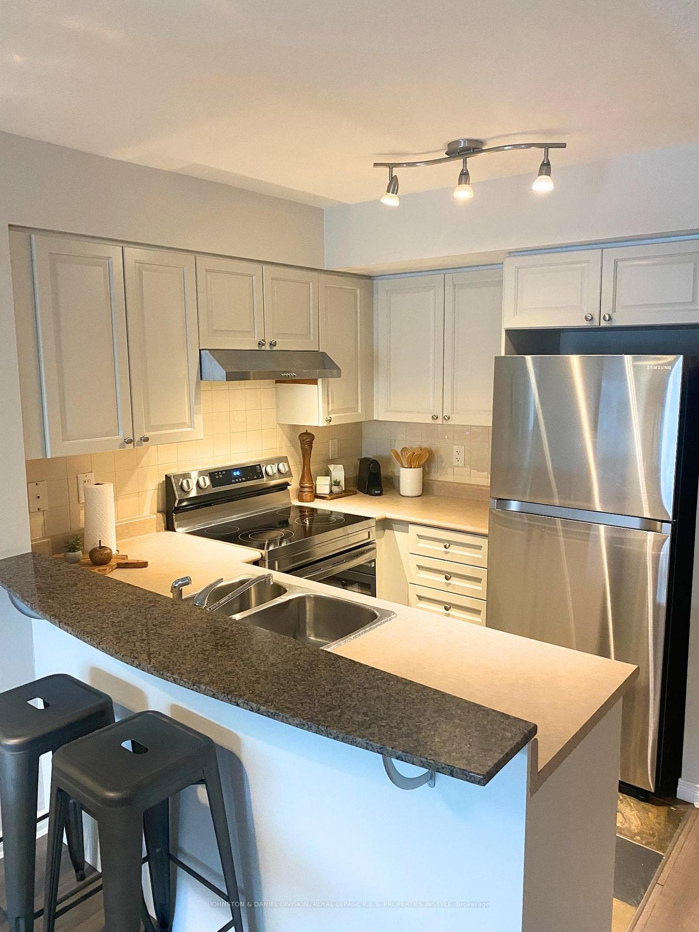 230 King Street Unit 1019 photo 26