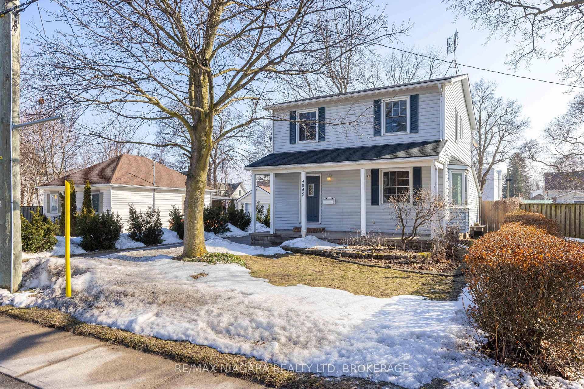 4046 St James Avenue photo 1