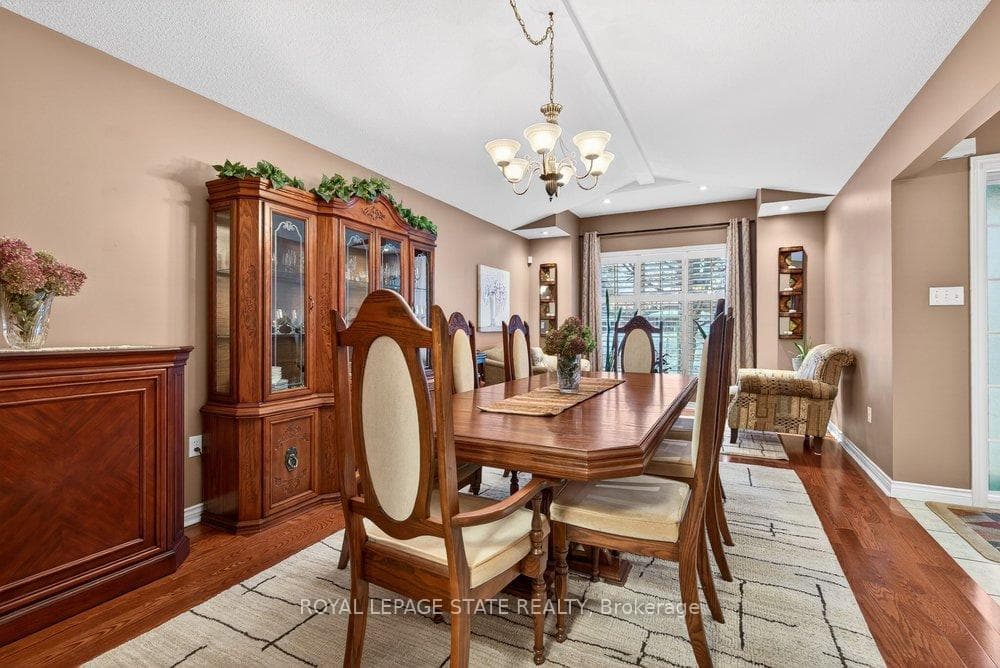 128 Nugent Drive photo 4