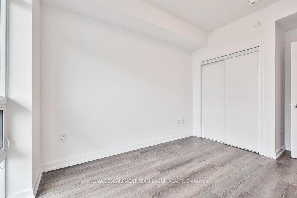 470 DUNDAS Street Unit 813 photo 28