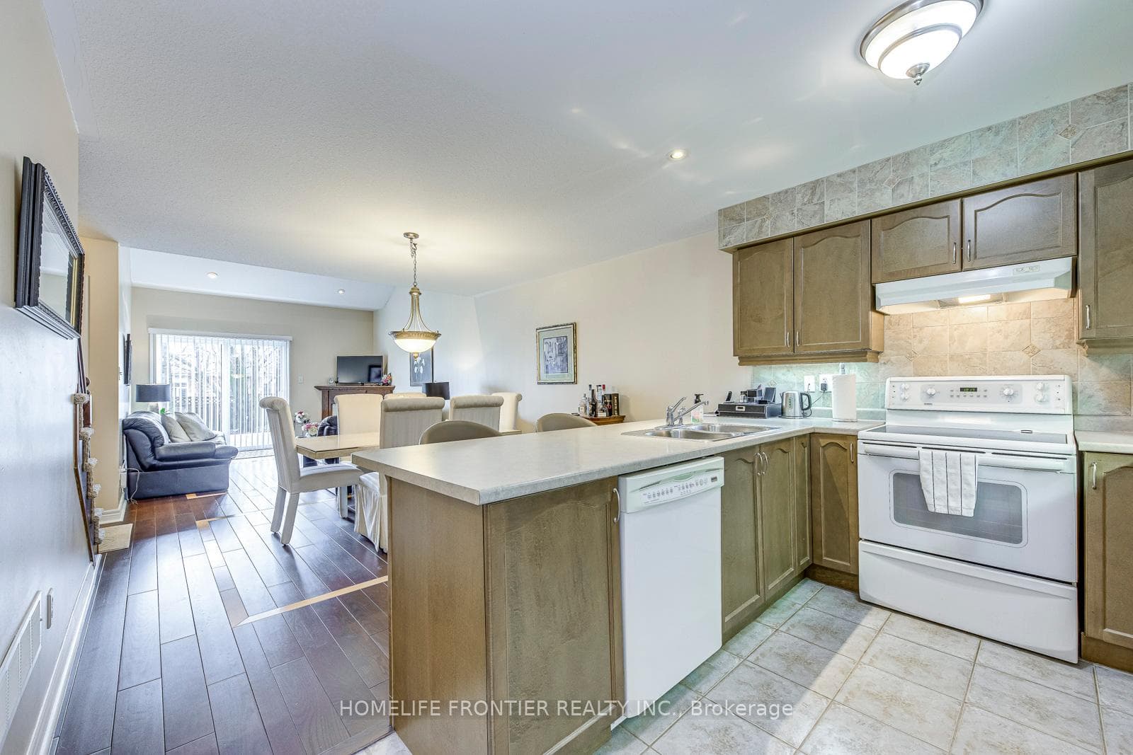 90 Oakhampton Trail Unit 16 photo 7