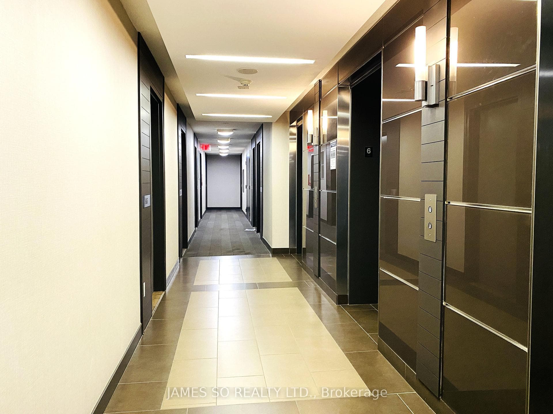 126 Simcoe Street Unit 605 photo 4