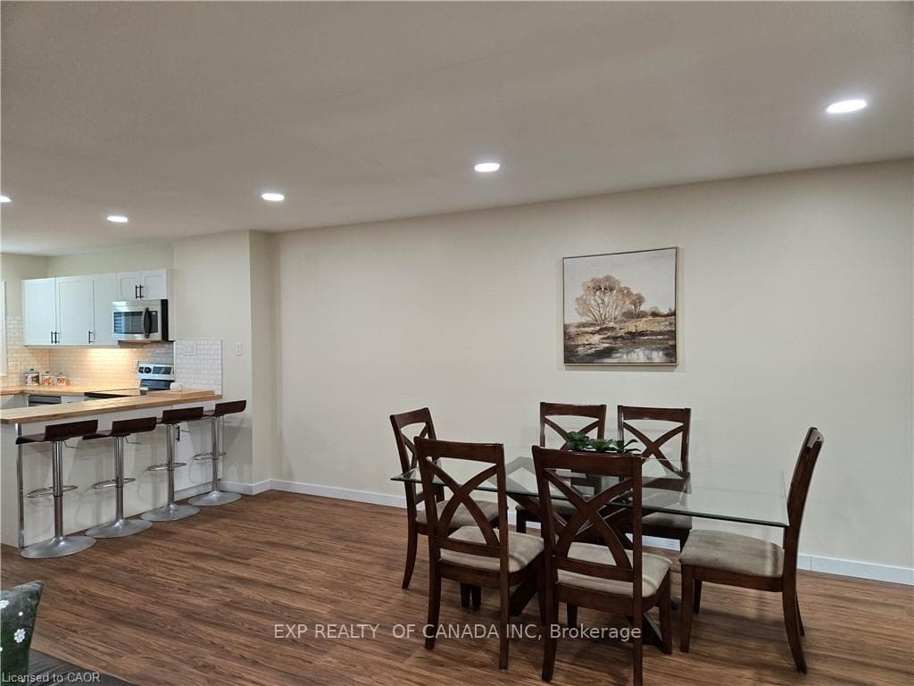 553 OXBOW Crescent photo 1