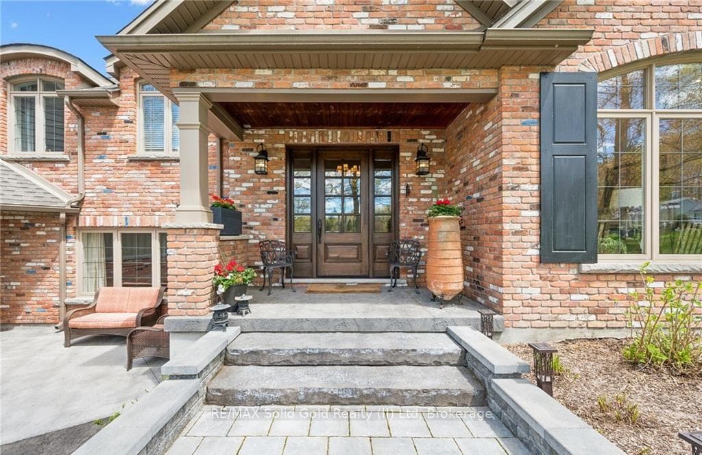 2073 Maplewood Road photo 3