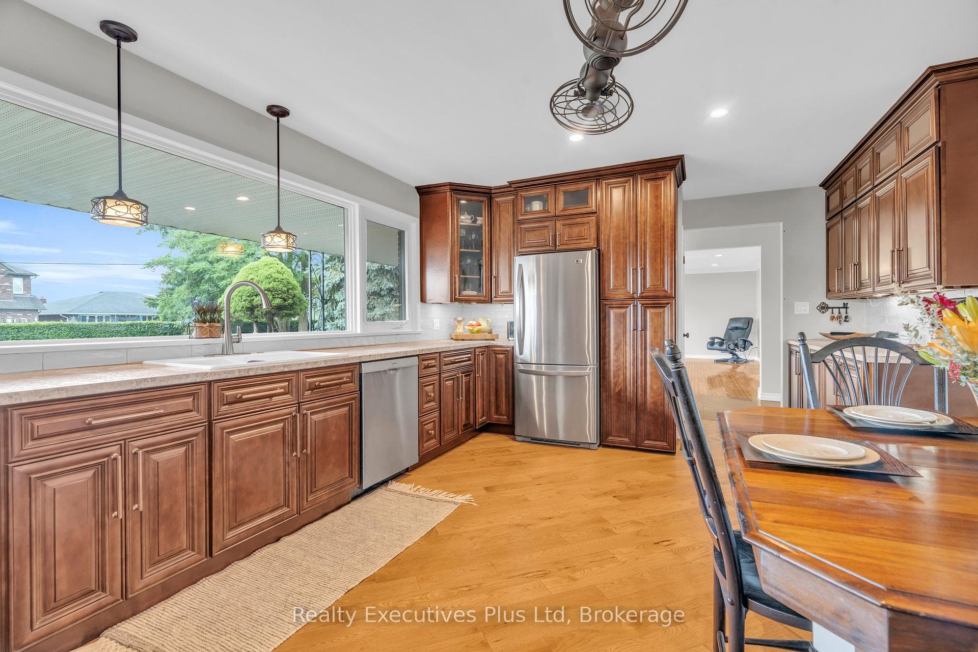 135 Cityview Drive photo 9