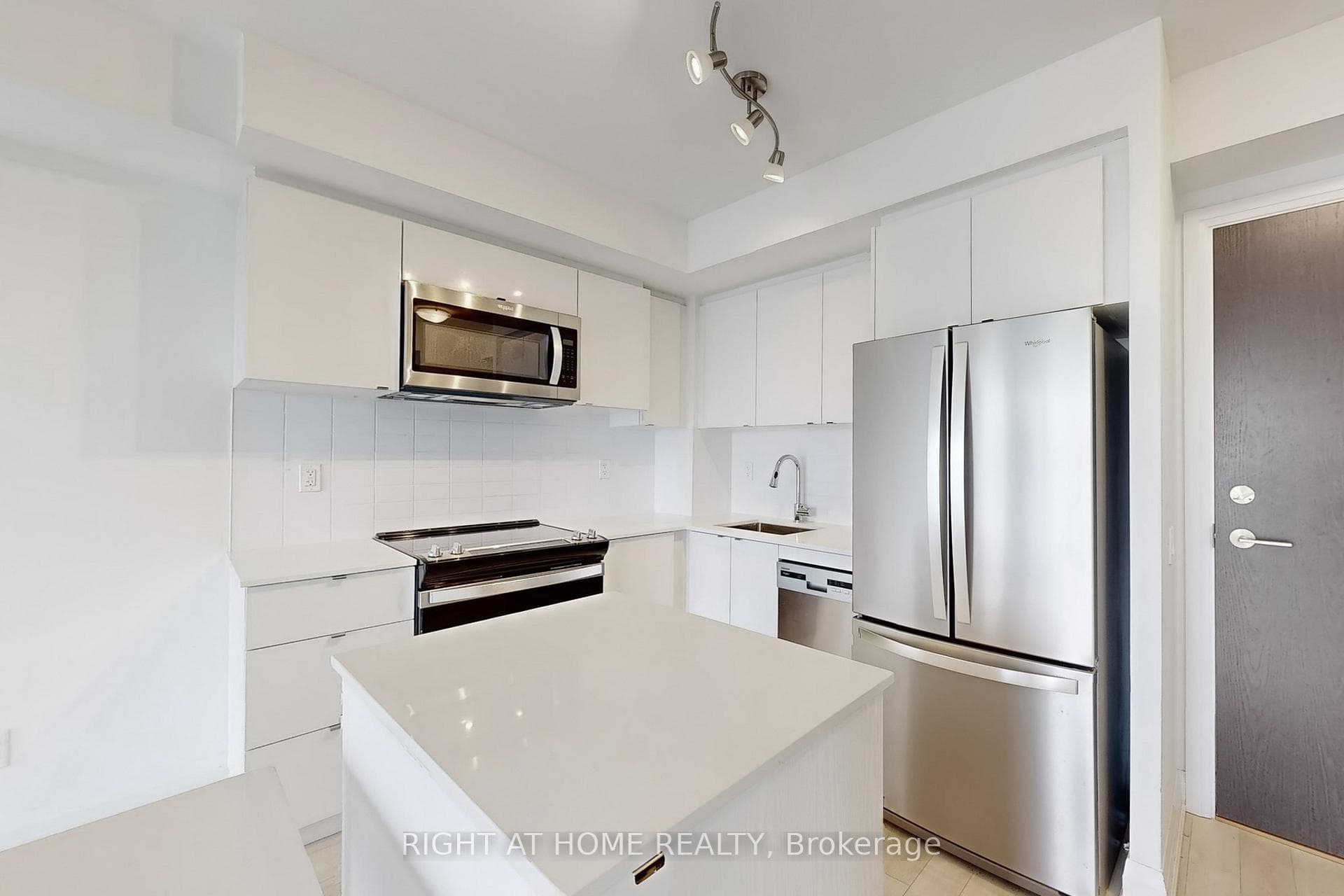 1461 Lawrence Avenue Unit 1303 photo 2