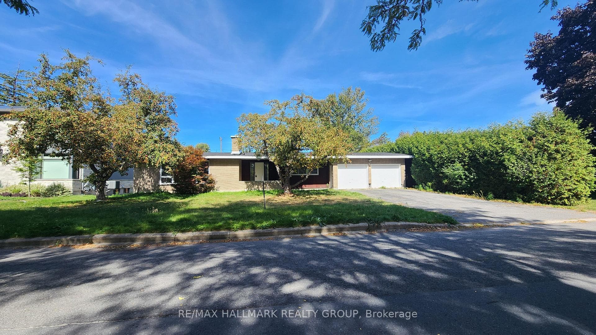 447 ROGER Road photo 1