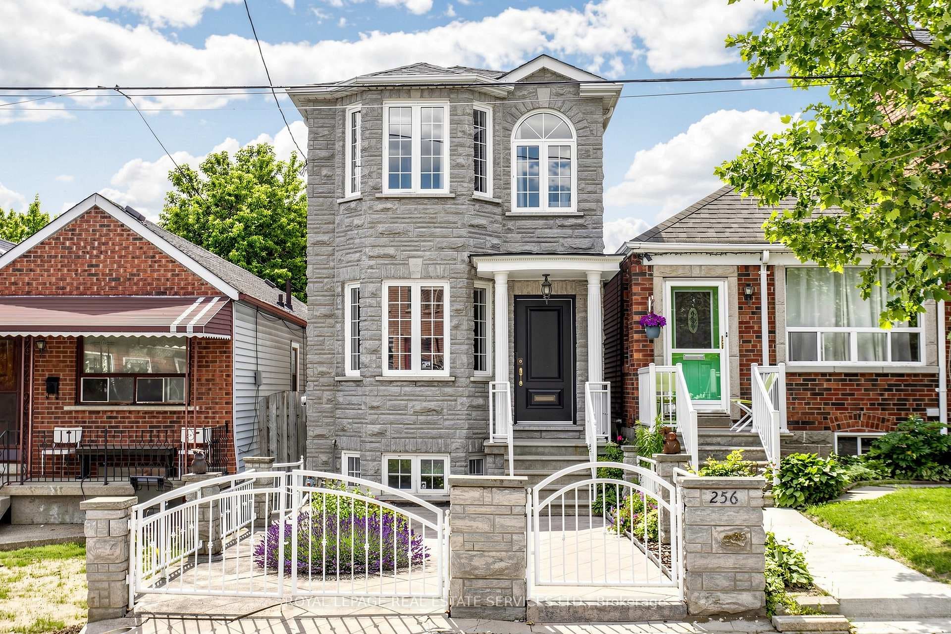 256 Earlscourt Avenue photo 1