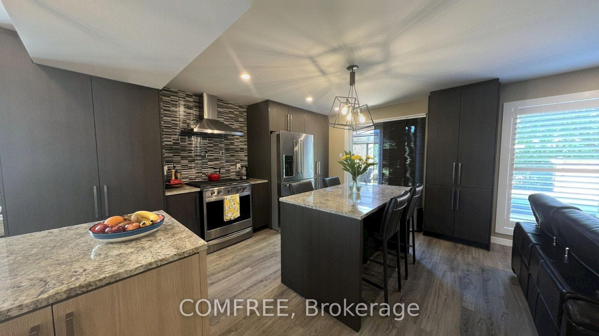 2093 Boake Street photo 6