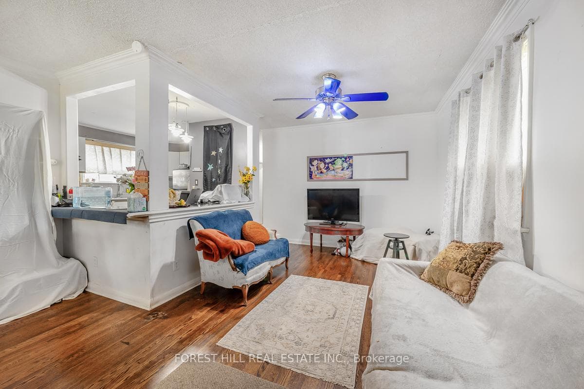 421 Fernleigh Circle photo 4