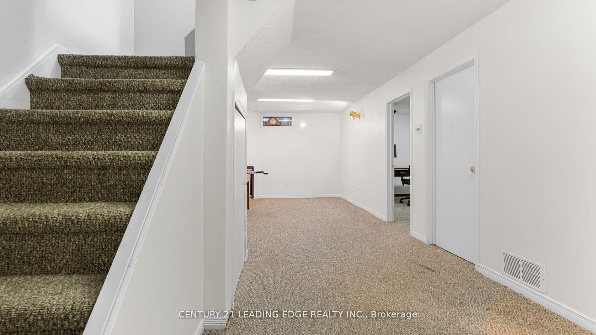 55 Turnberry Crescent photo 29