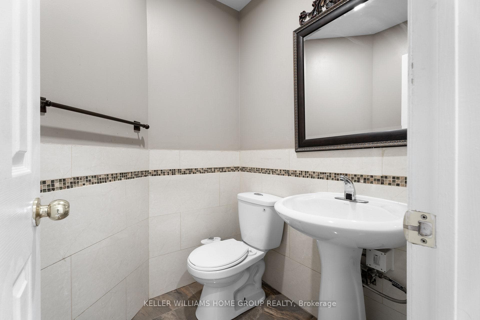 163 Moffatt Avenue photo 15