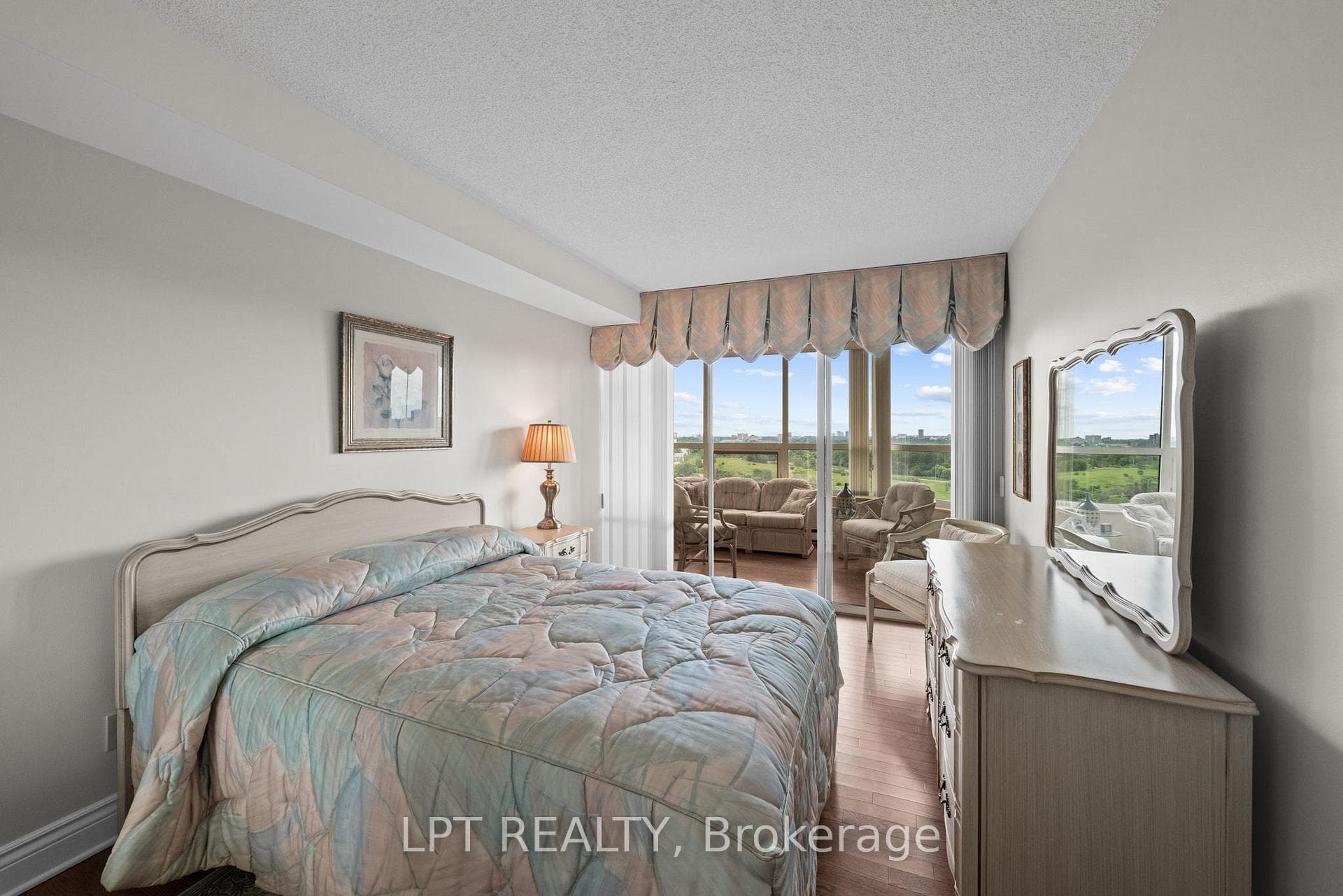 1510 Riverside Drive Unit 1505 photo 27