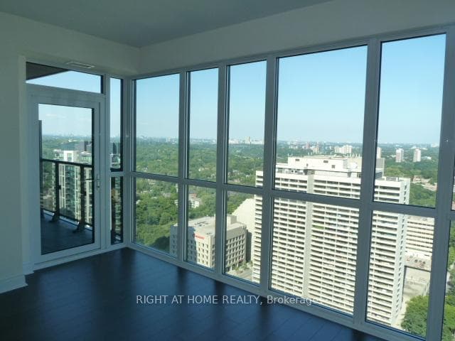 28 TED ROGERS Way Unit 3302 photo 8