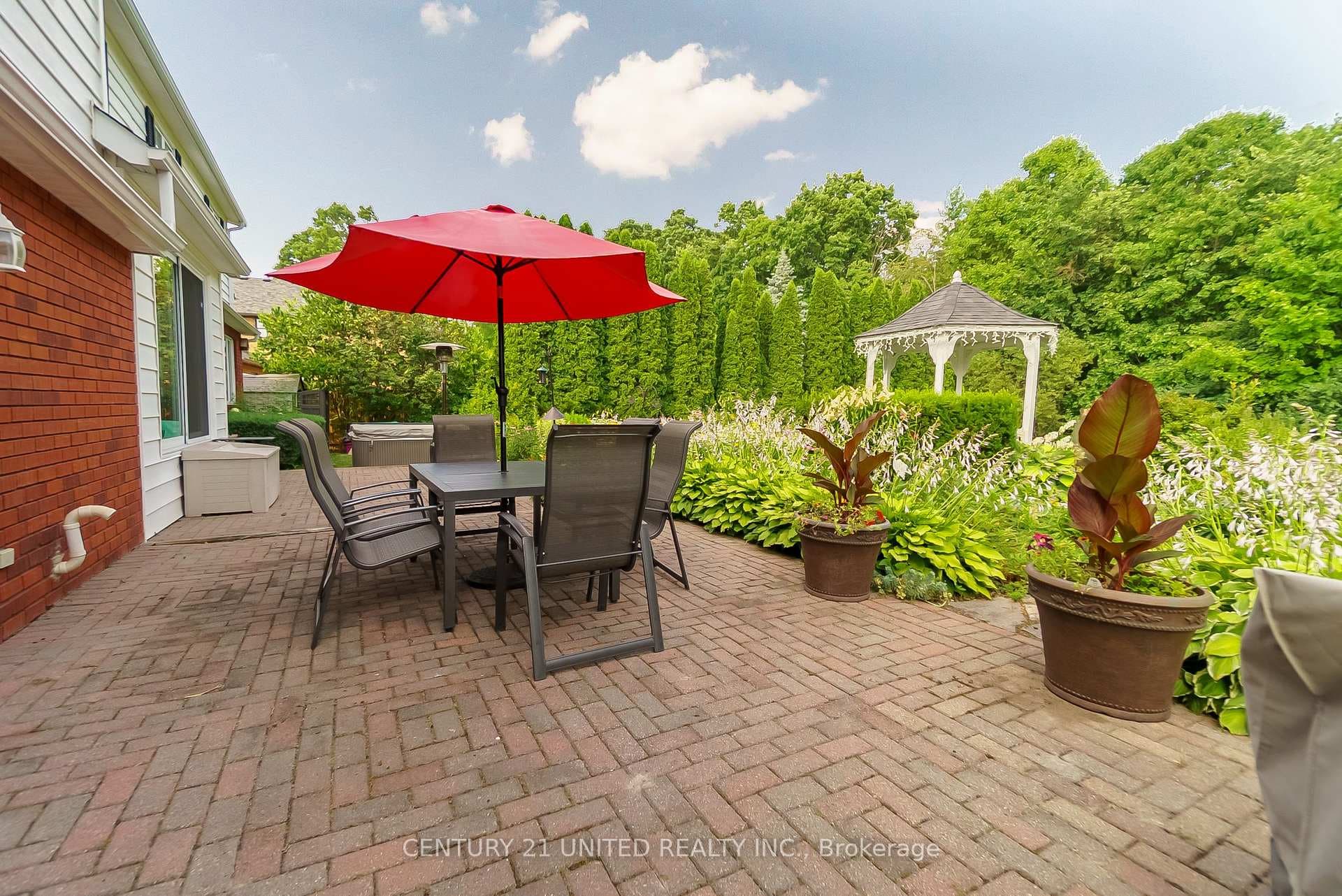 1656 Champlain Drive photo 43