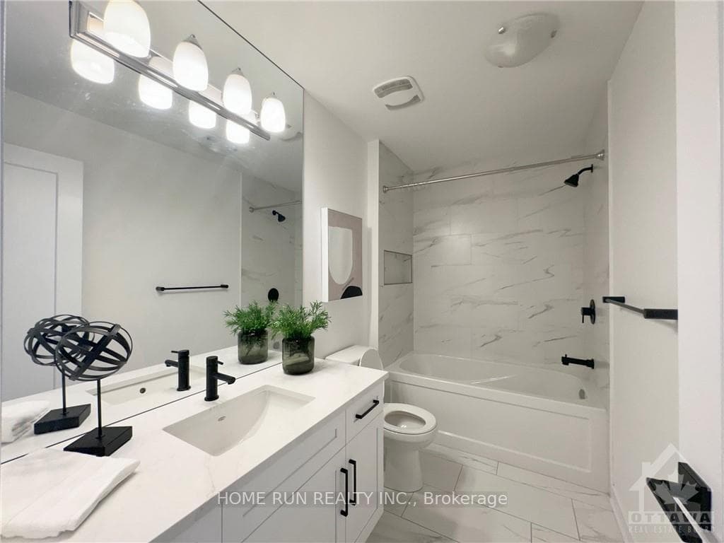 67 VICEROY Mews photo 27