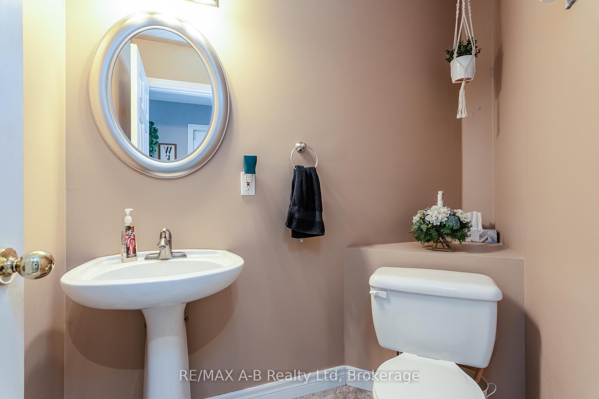 108 Walsh Crescent photo 28