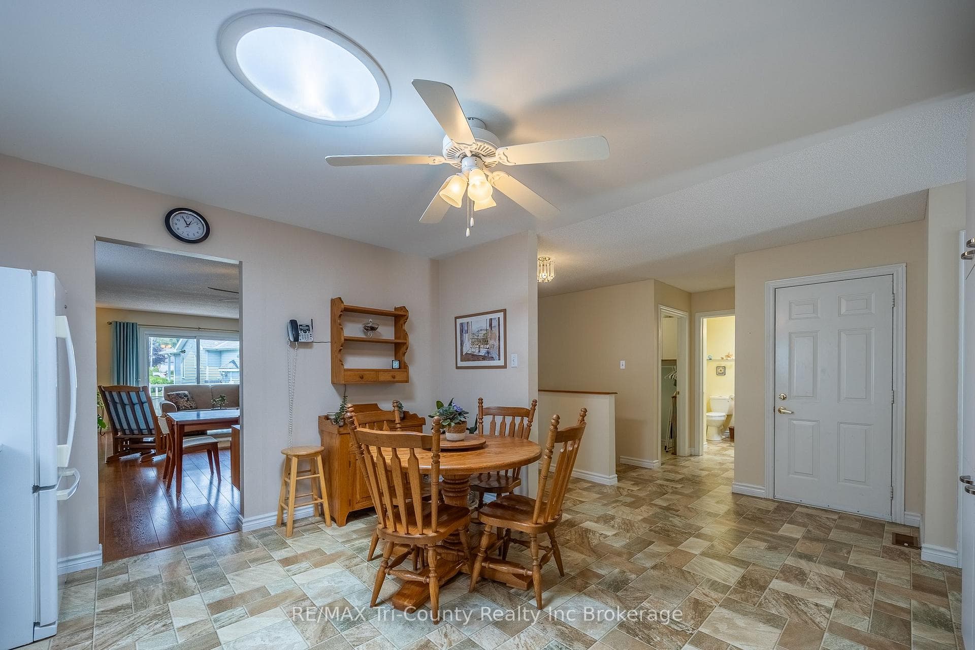 Eat-in Kitchen