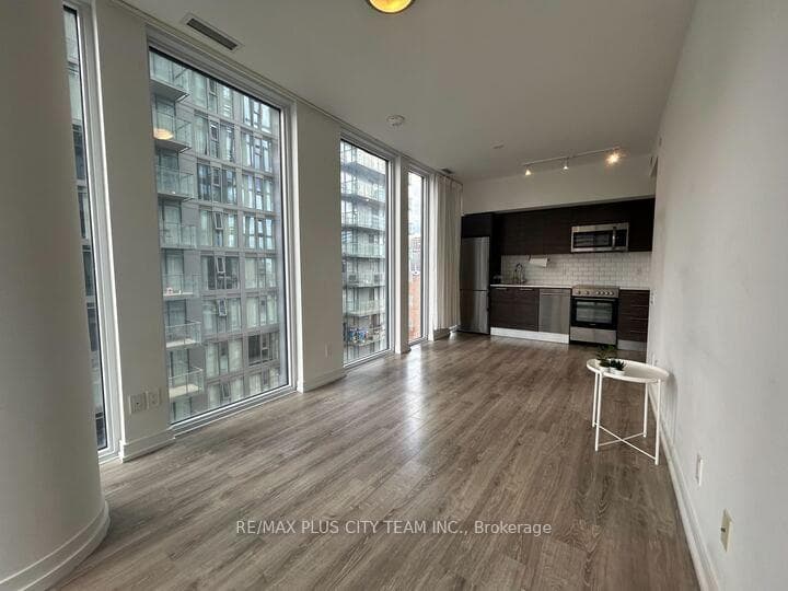 28 Wellesley Street Unit 1107 photo 3