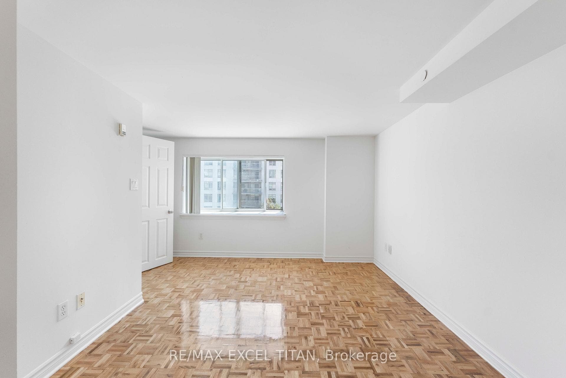 1407 Dupont Street Unit 509 photo 2