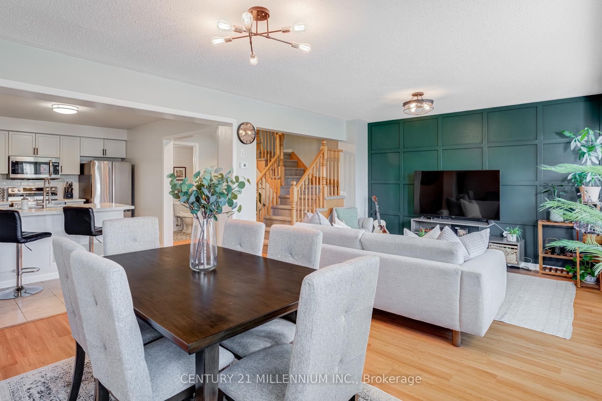 914 Ambroise Crescent photo 1