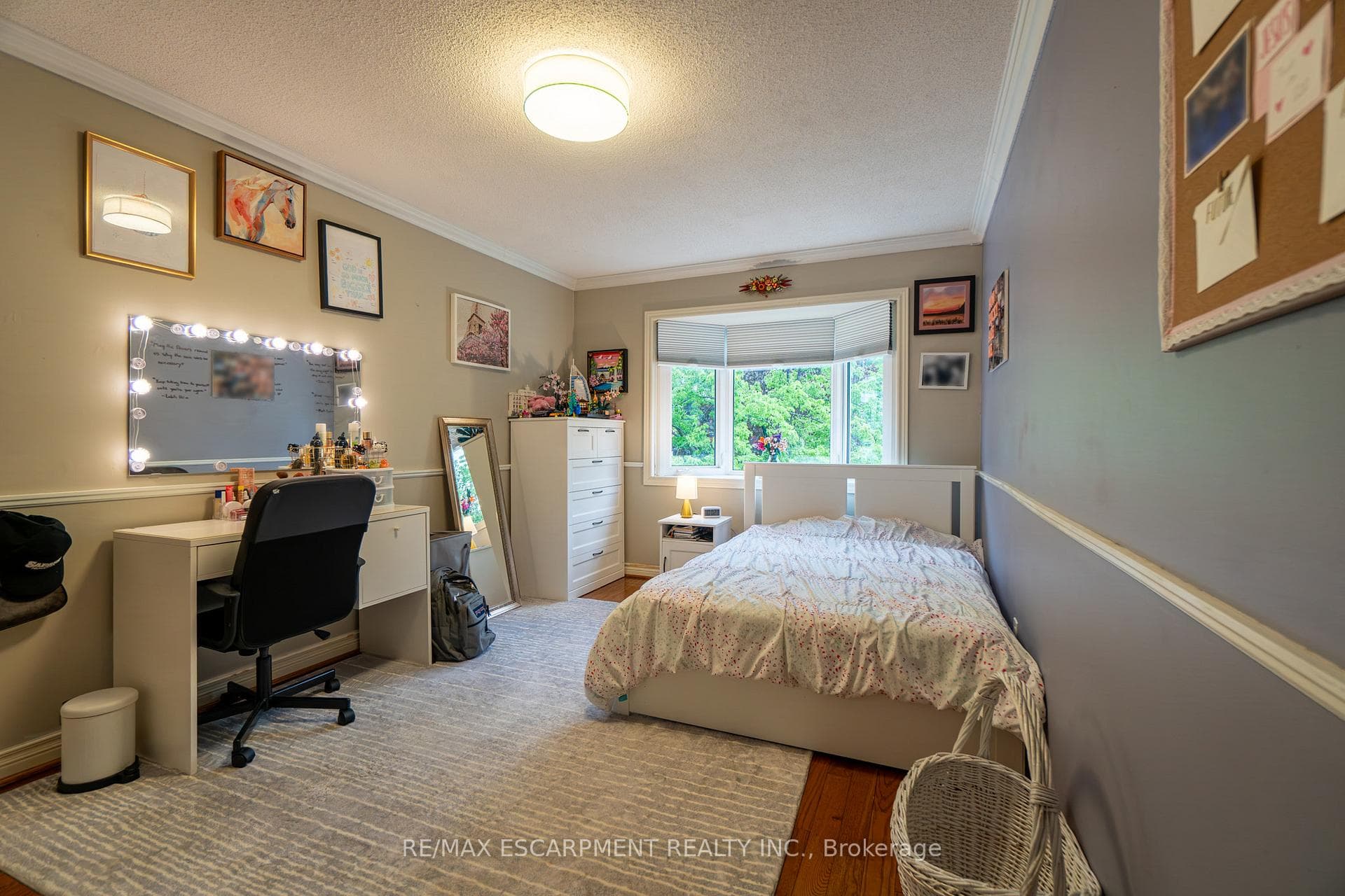 2393 Arnold Crescent photo 30