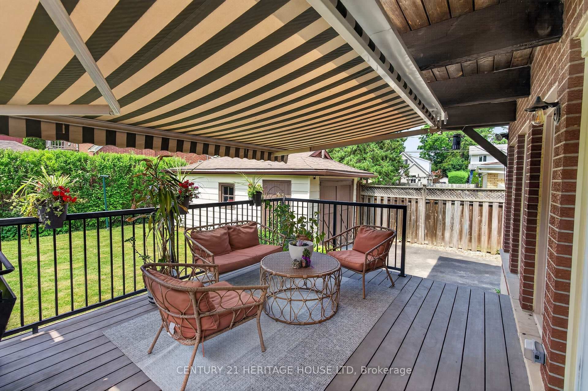 98 Roger Street photo 46
