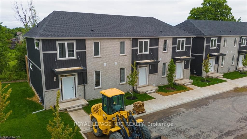 121A Moffatt Street Unit 10 photo 32