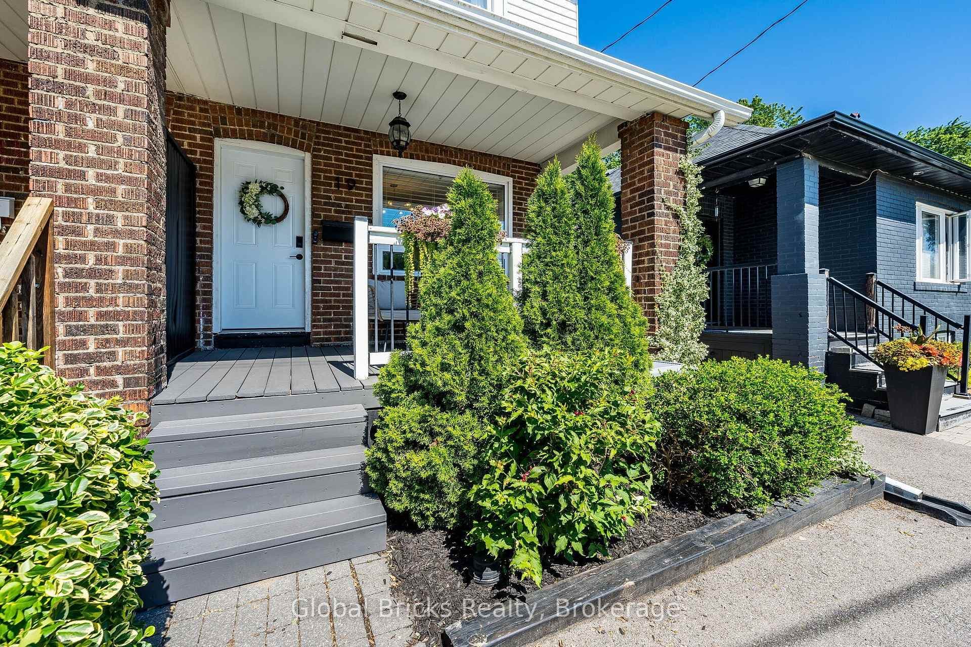 19 Elward Boulevard photo 3