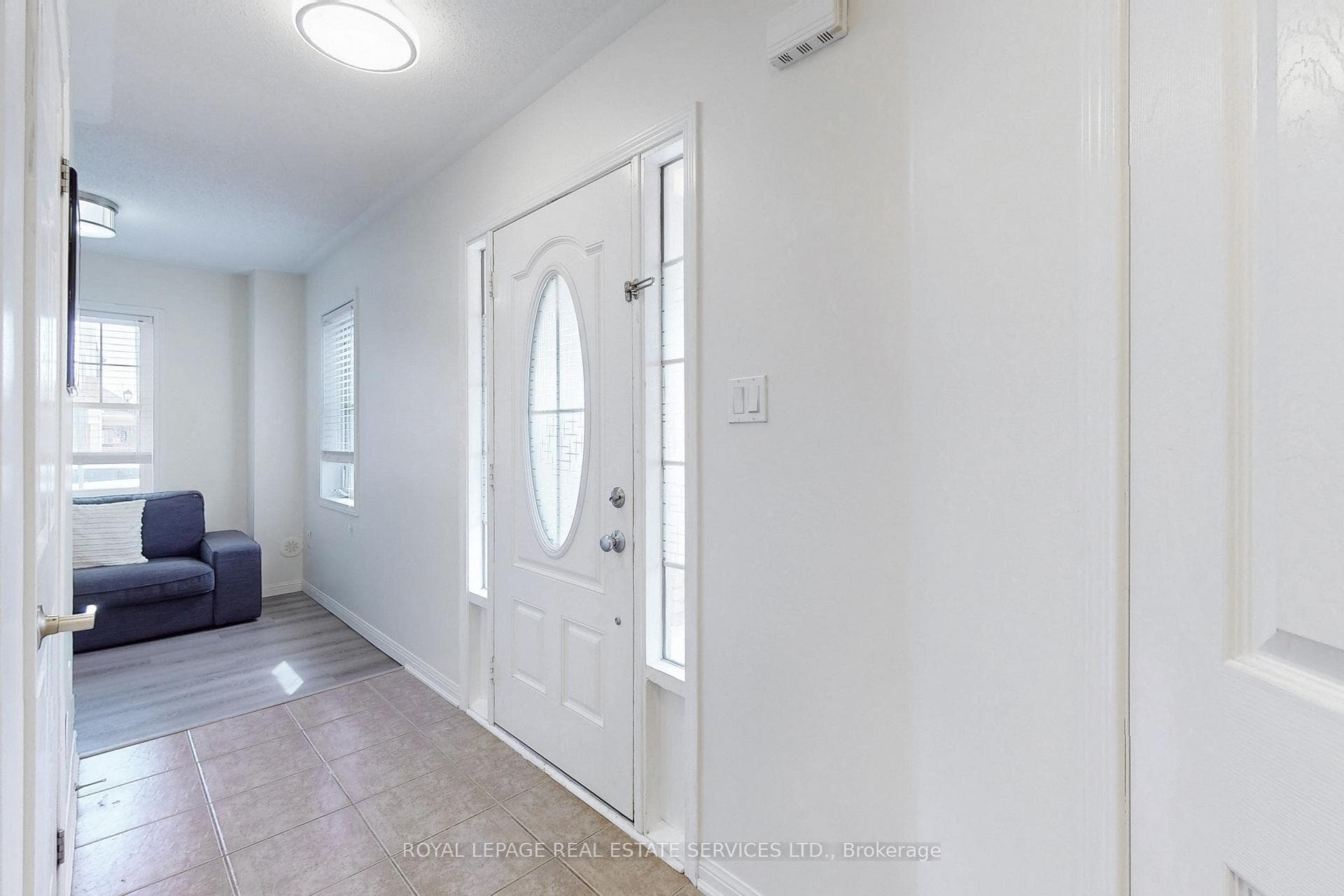 871 Jempson Path photo 4