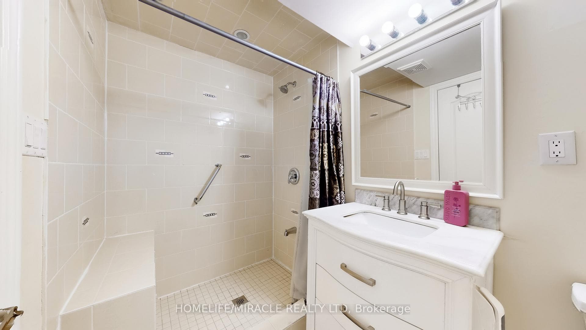 523 Halo Street photo 37
