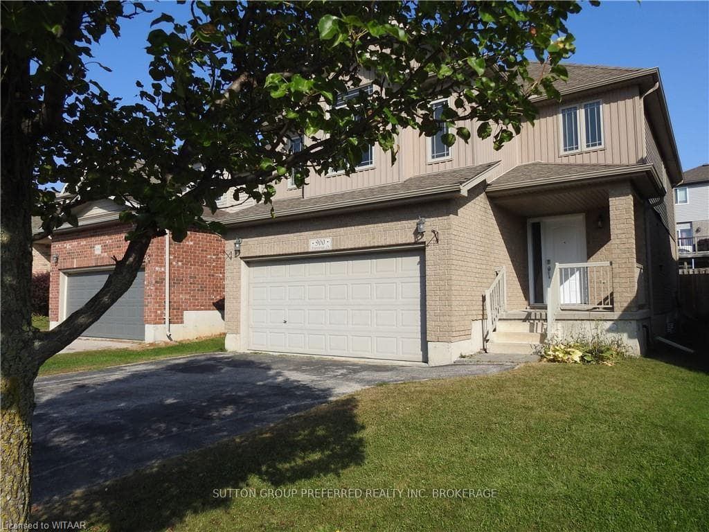900 FRONTENAC Crescent photo 1