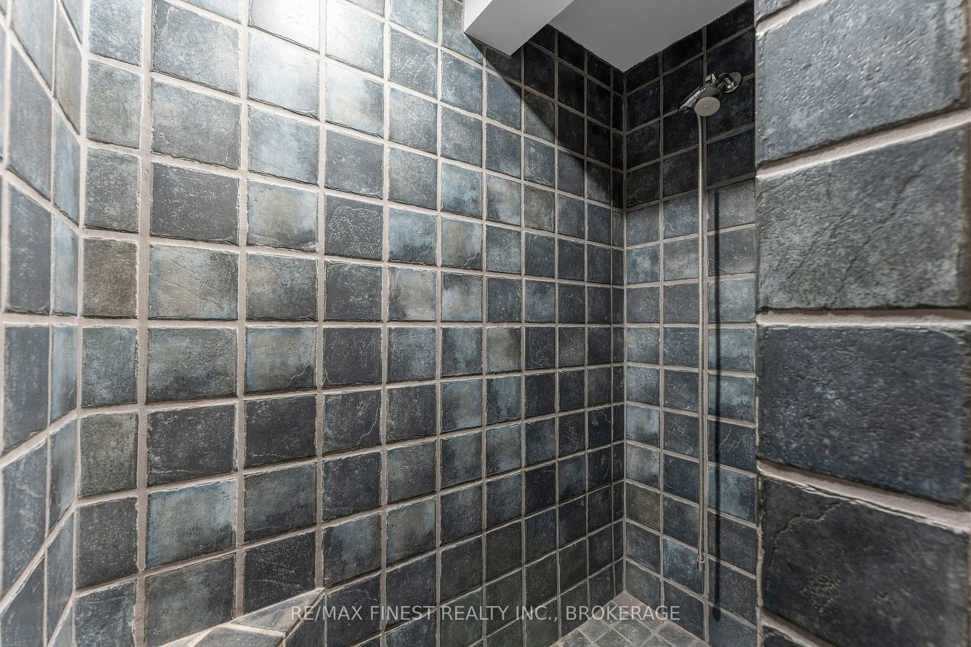 4247 Henderson Road photo 24