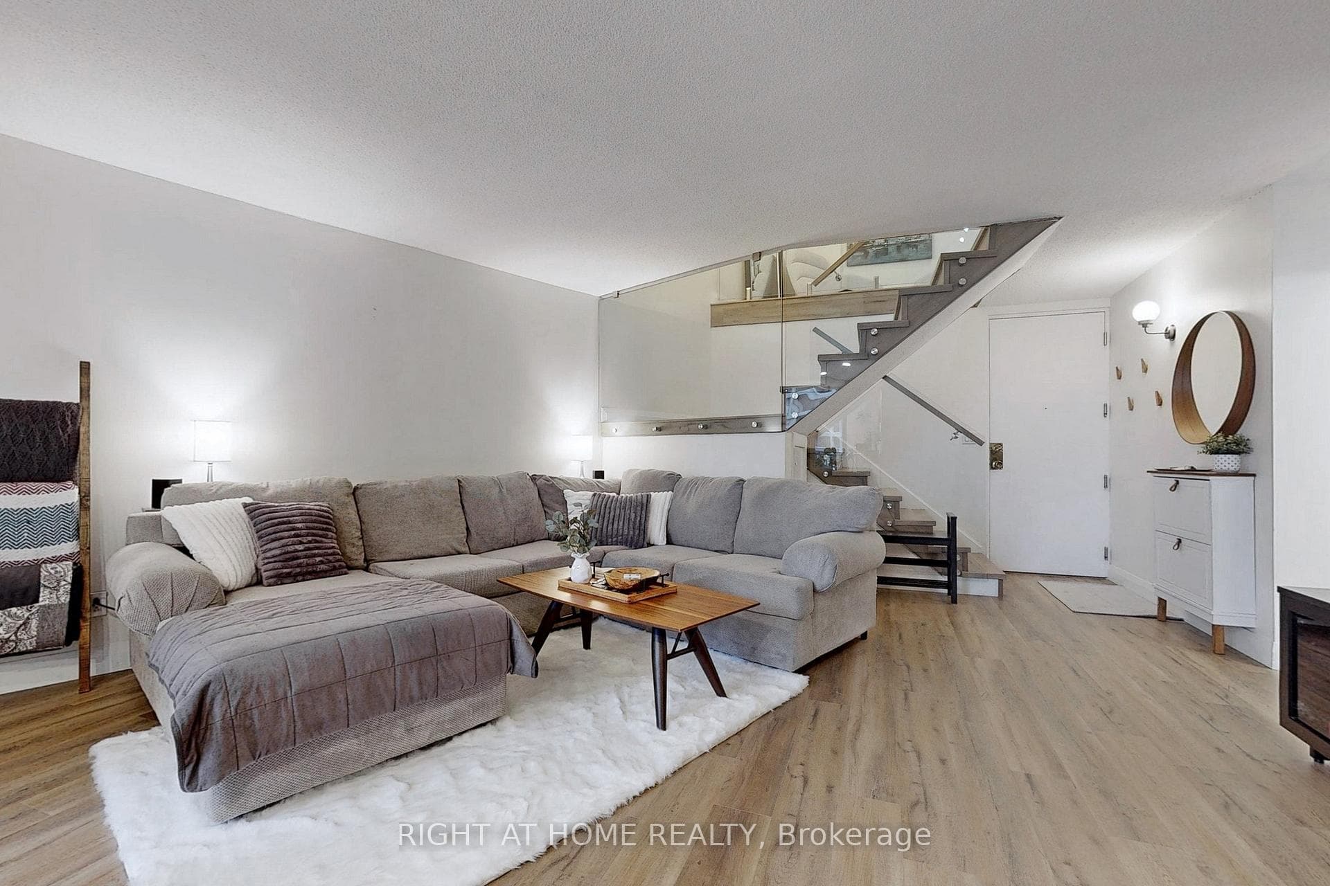 33 Harbour Square Unit 1610 photo 2