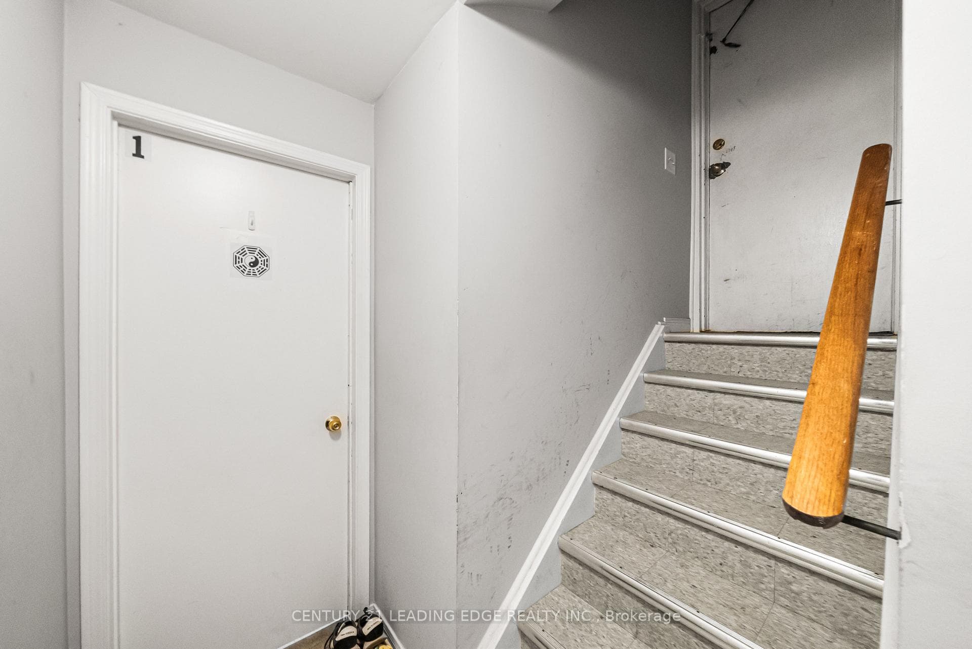 527 Glengarry Avenue photo 43
