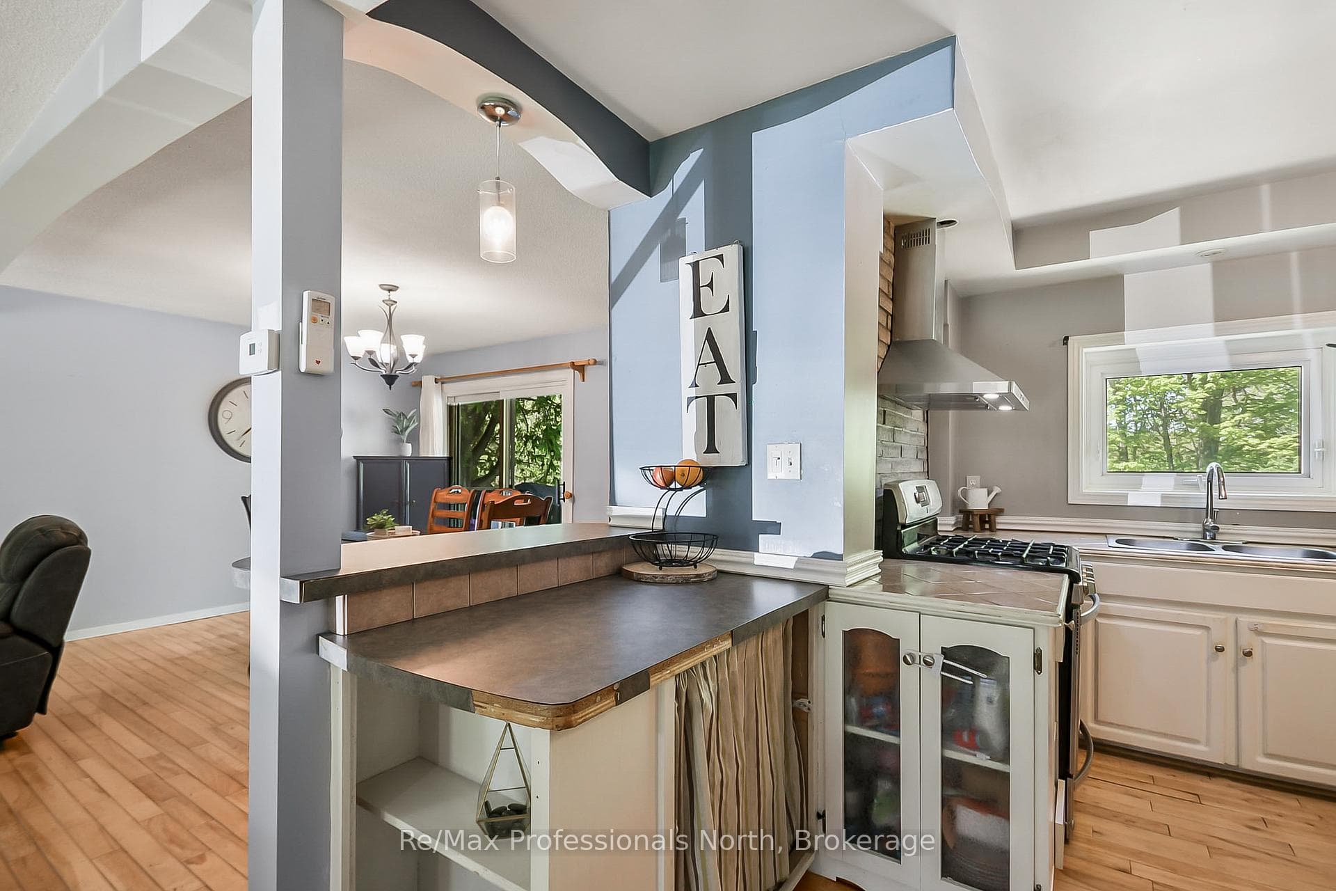 110 FRASER Street photo 11
