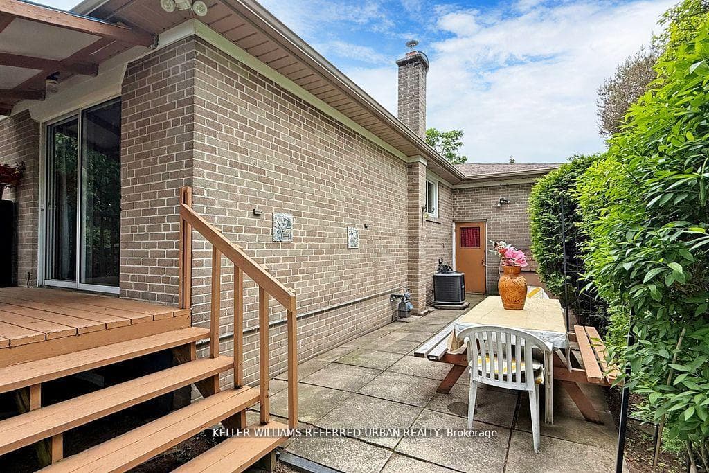 11 Midcroft Drive photo 43