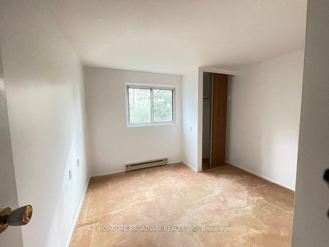 75 BLACKWELL Avenue Unit 42 photo 4