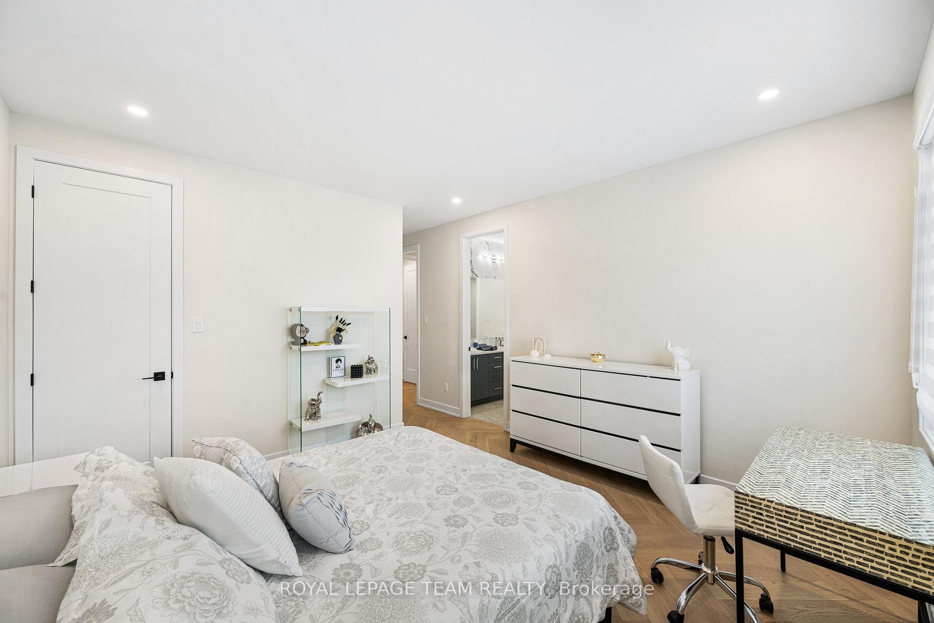 649 Bridgeport Avenue photo 40