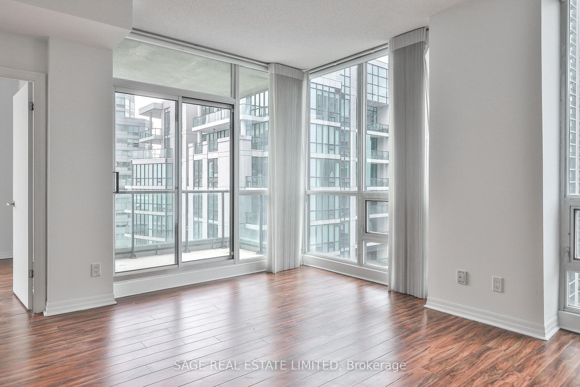 16 Yonge Street Unit 2711 photo 7