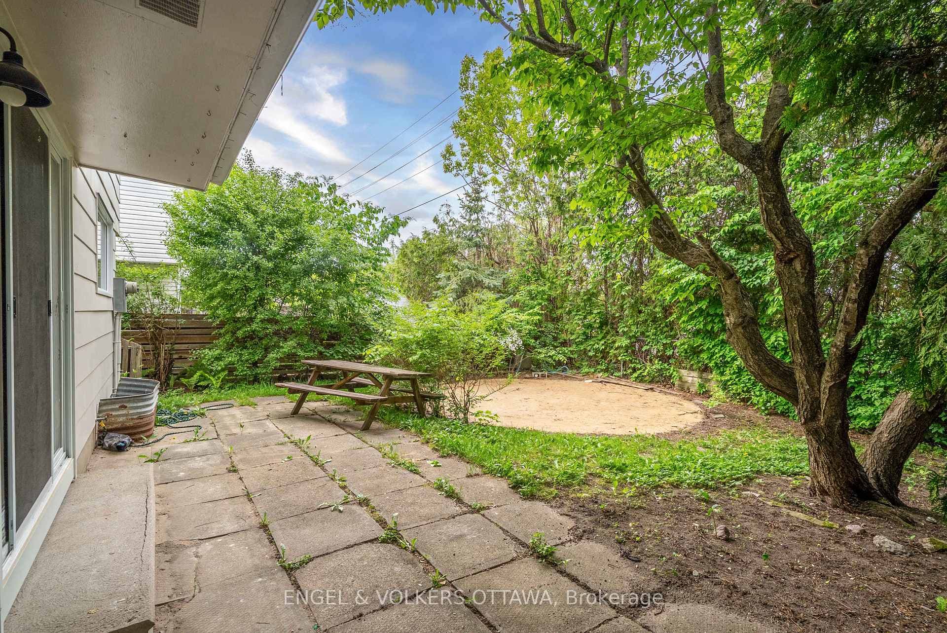 825 De Salaberry Street photo 49