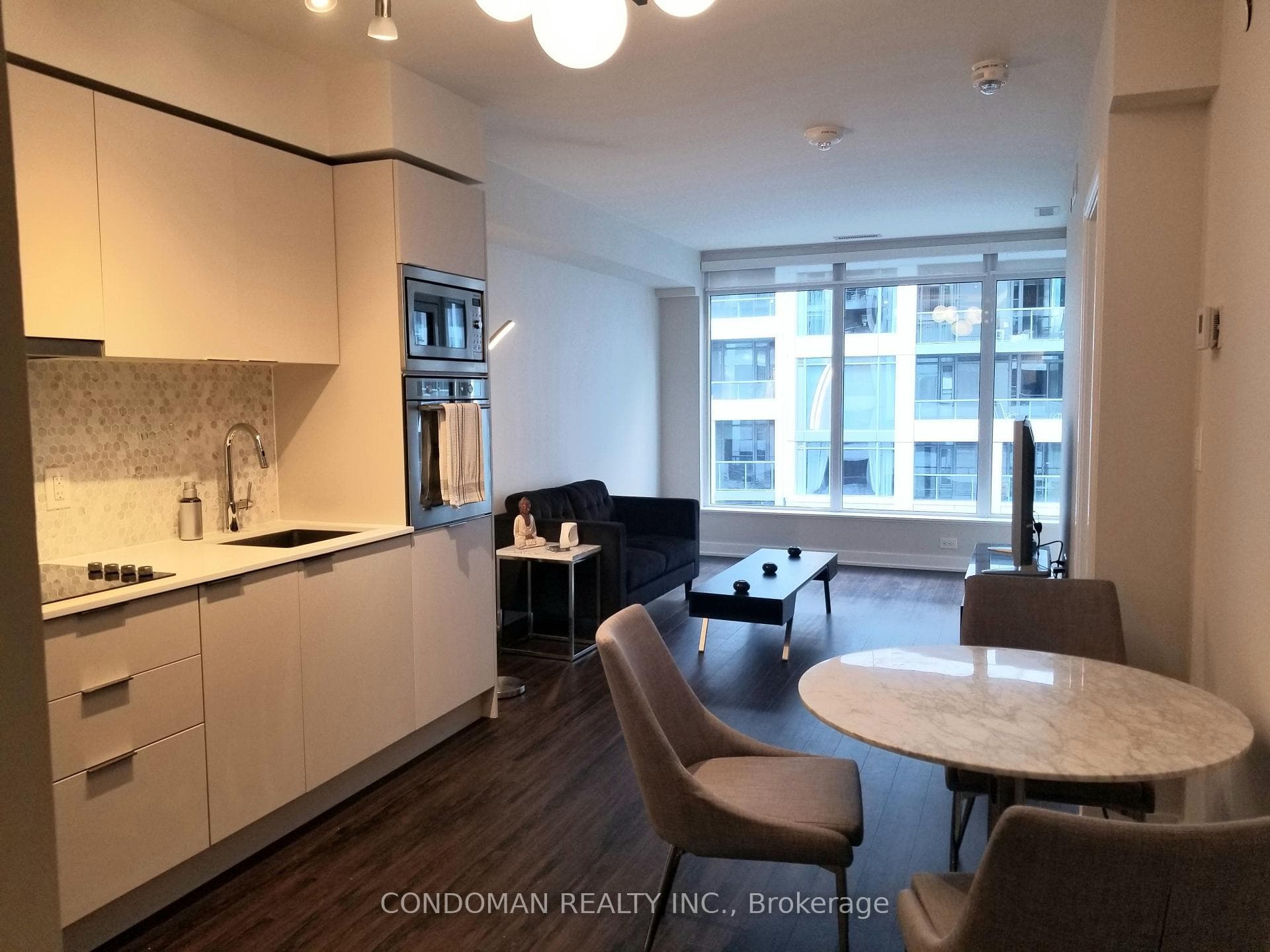 27 Bathurst Street Unit 415W photo 1