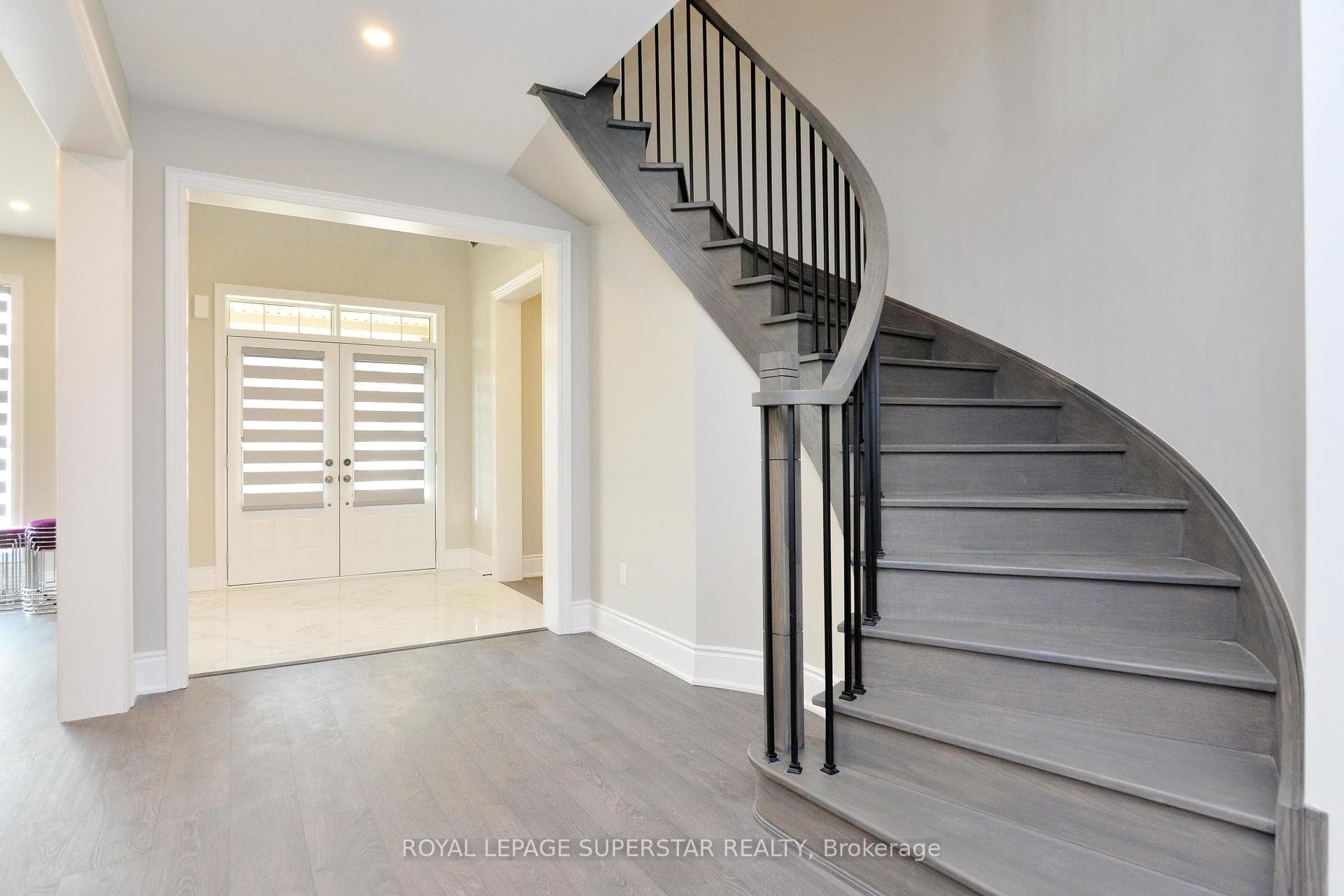 108 Rugman Crescent photo 3