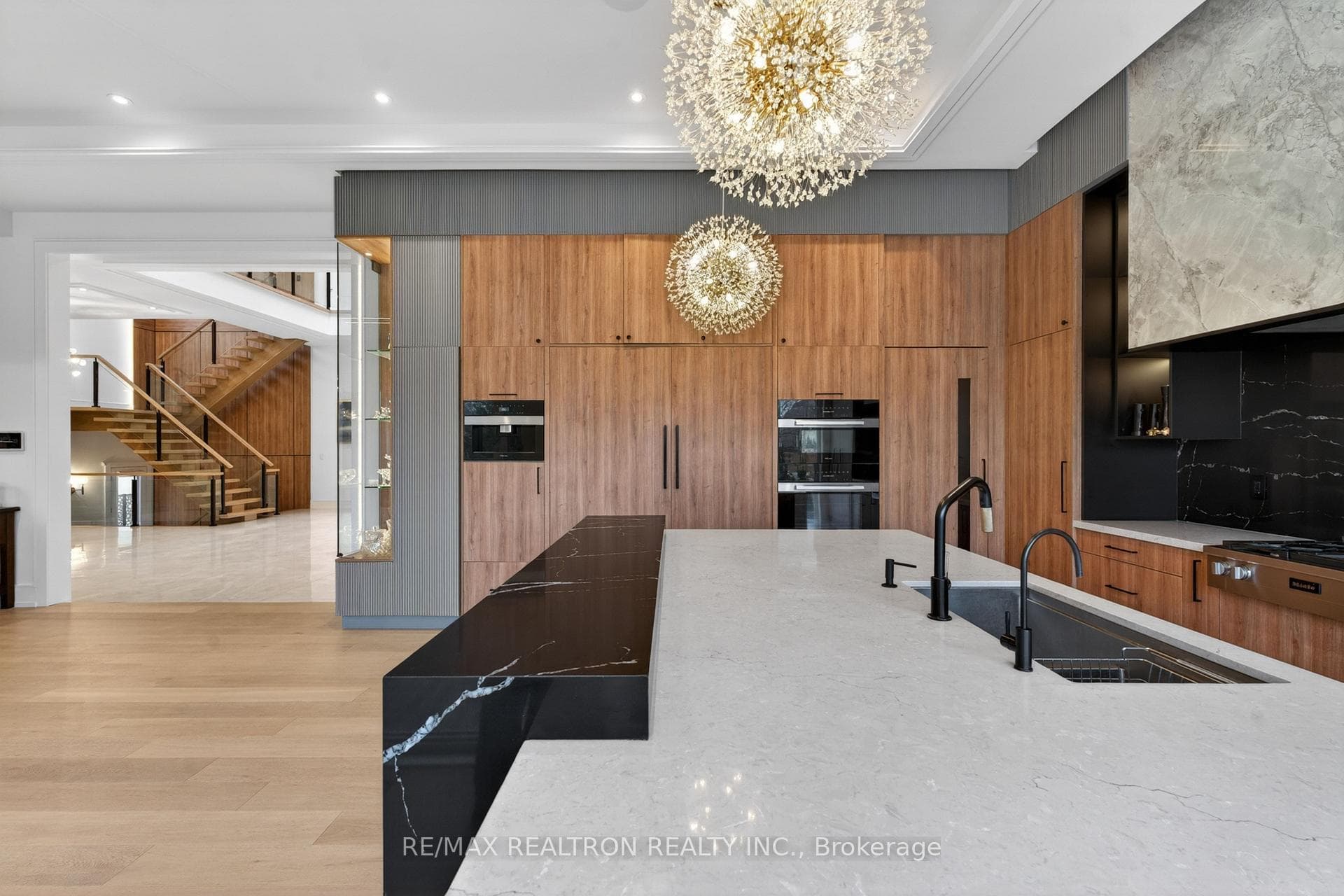 116 OAK Avenue photo 30