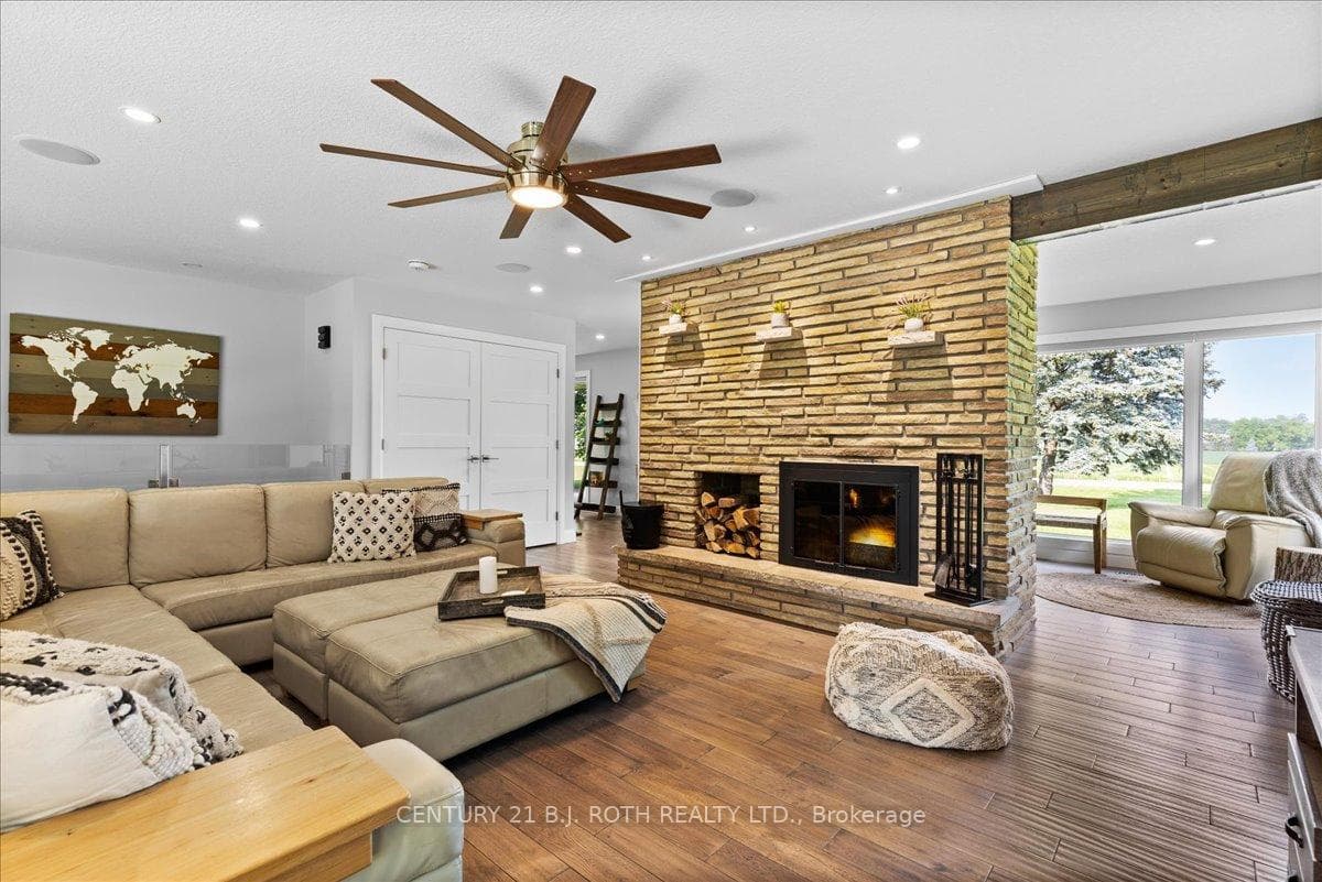 876821 Hofstetter Road photo 13