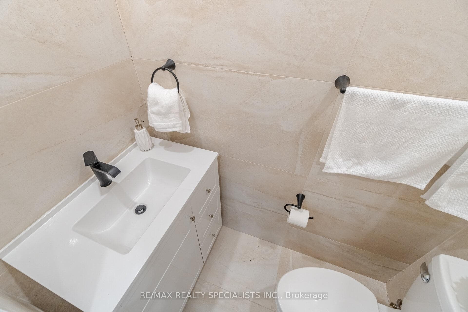 535 Sandbrook Road photo 22