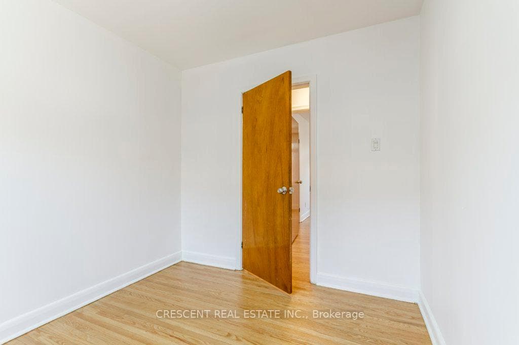 51 Black Creek Boulevard Unit Upper photo 18